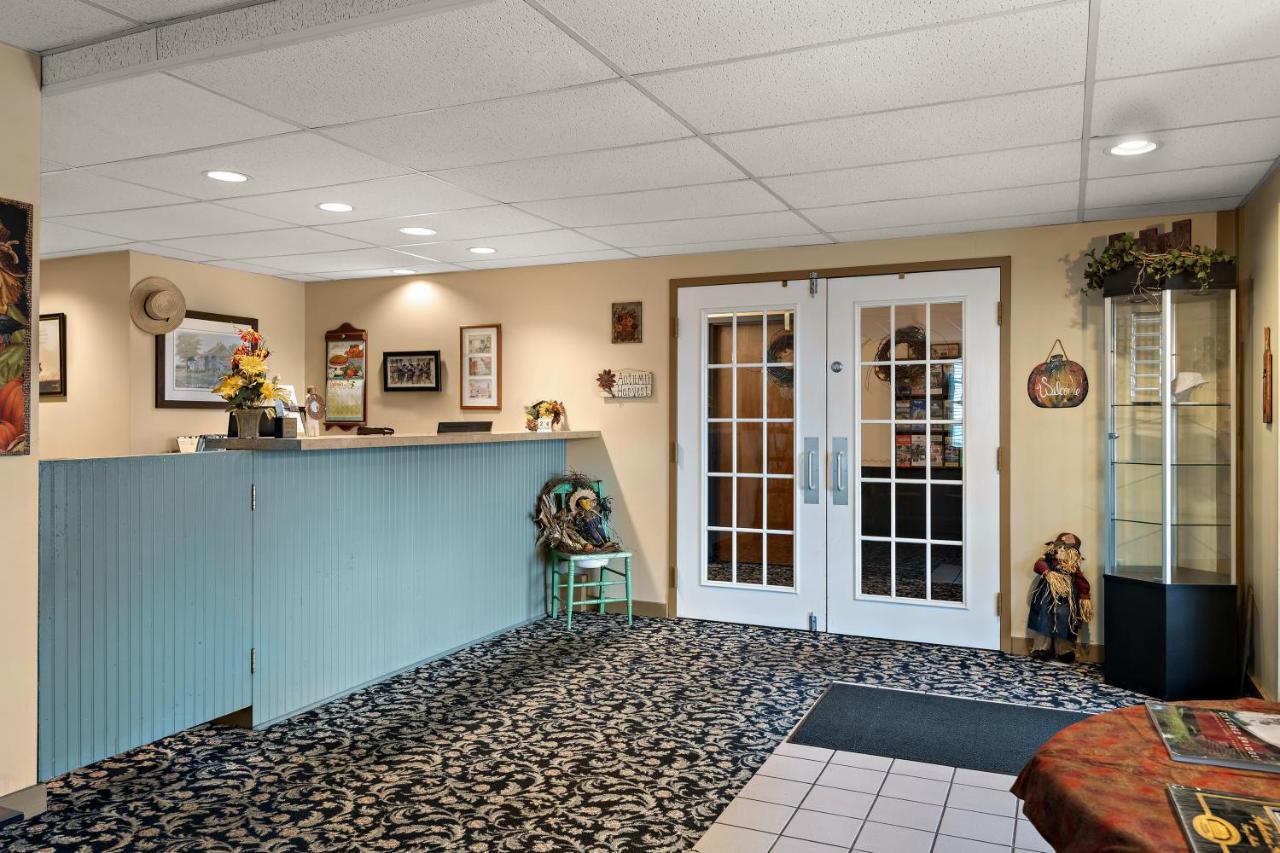 Country Living Inn Smoketown  Esterno foto