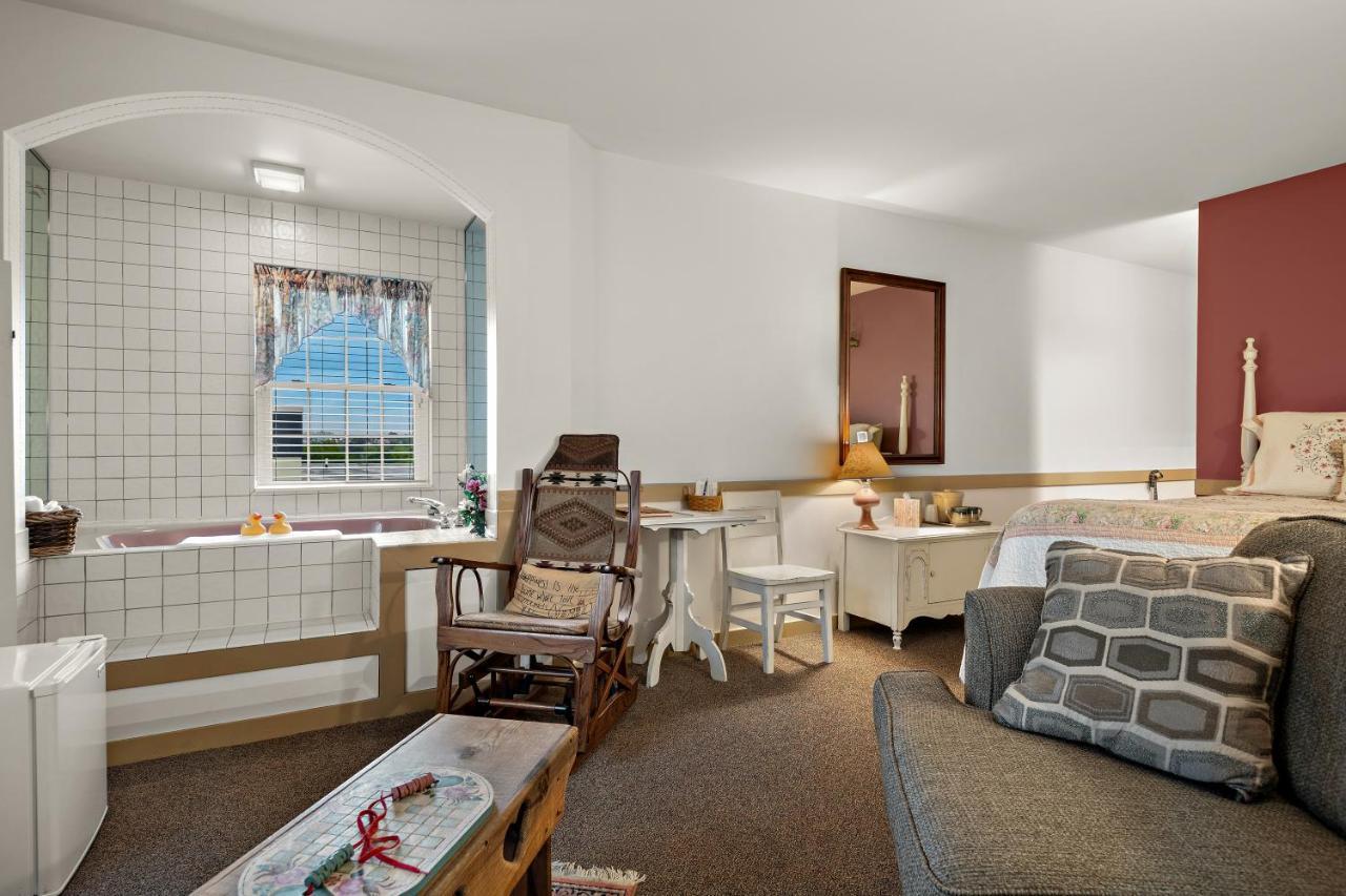 Country Living Inn Smoketown  Esterno foto